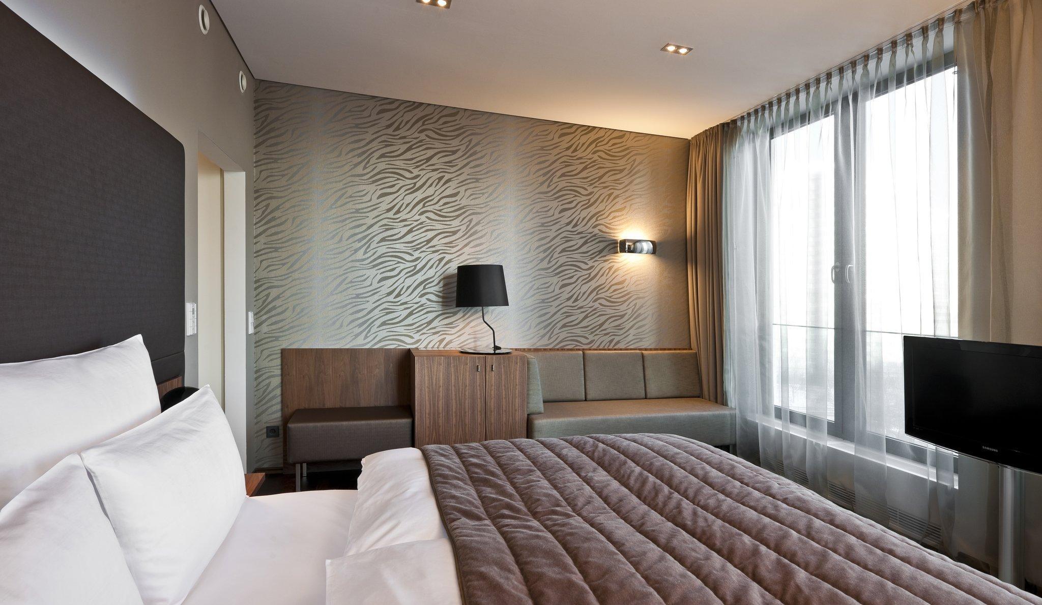 Cosmo hotel. Calma Berlin Mitte отель. Cosmo Room. Ibis Berlin Mitte Double Room with New Sleep with easy Concept.